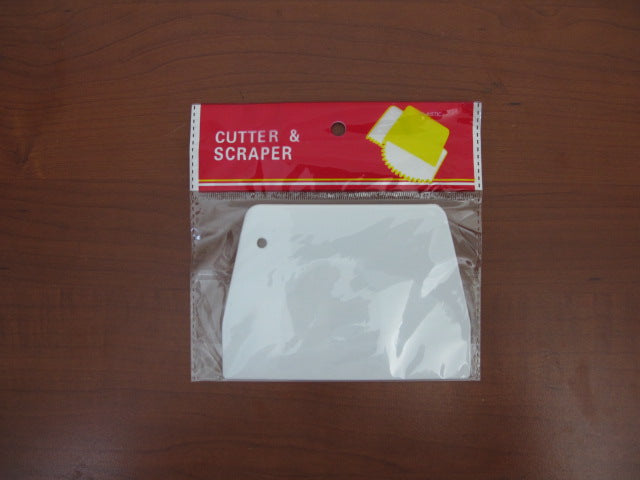 Small Plastic Dough Cutter and Icing Scraper X2