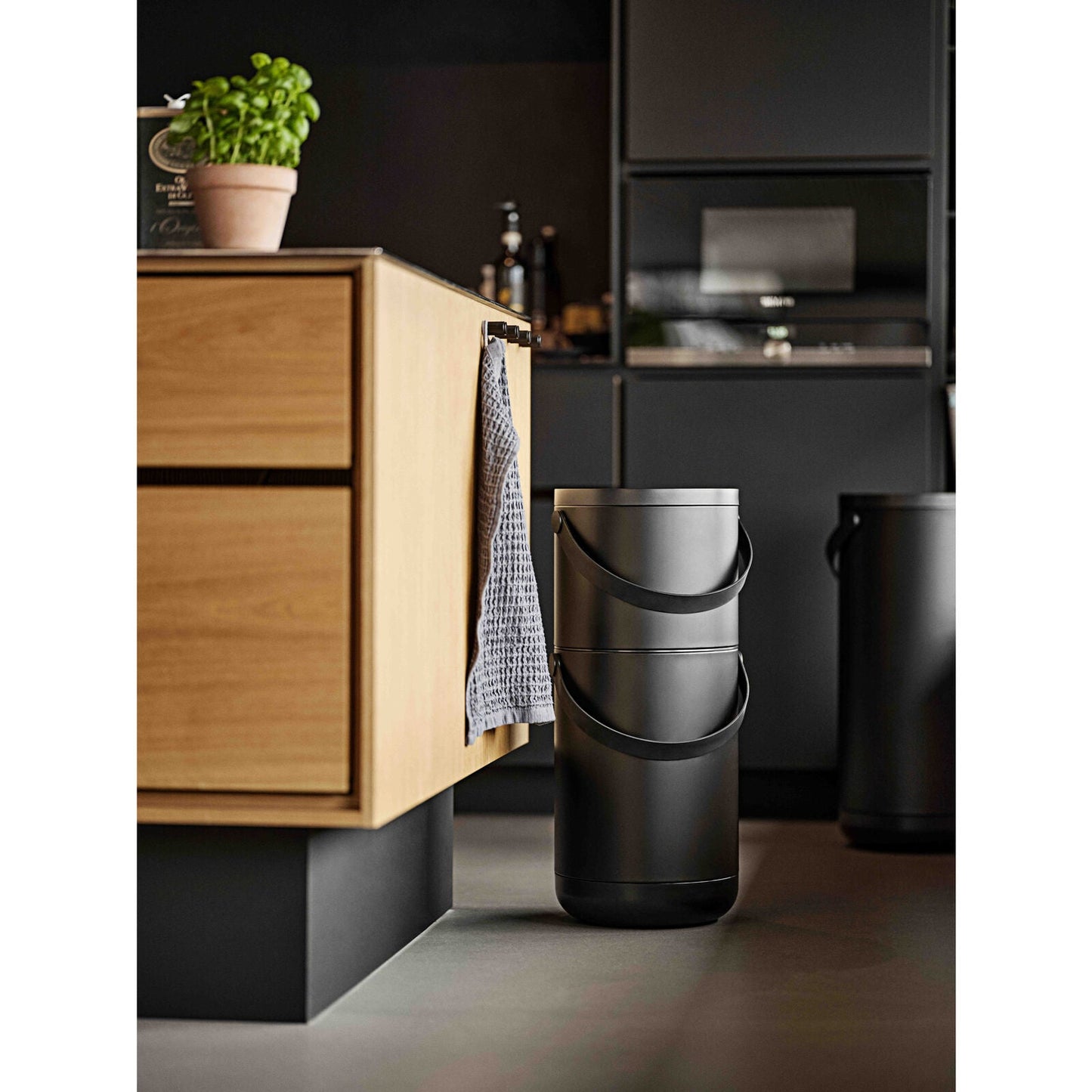 Zone Denmark Waste Bin Circular 35 Liter Black