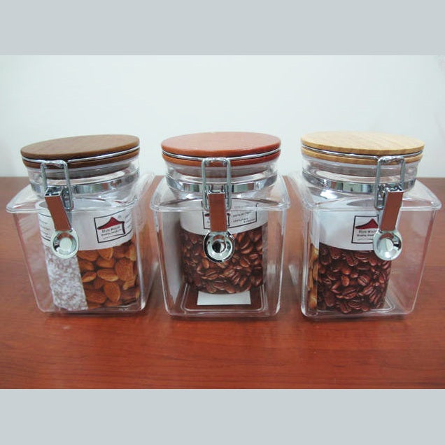 Squared Acrylic Jar with wooden lid; 1 lt
