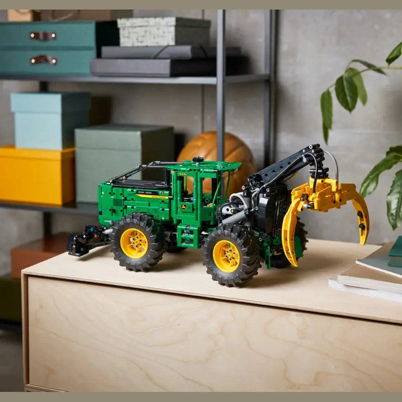 Lego John Deere 948L Skidder (42157)