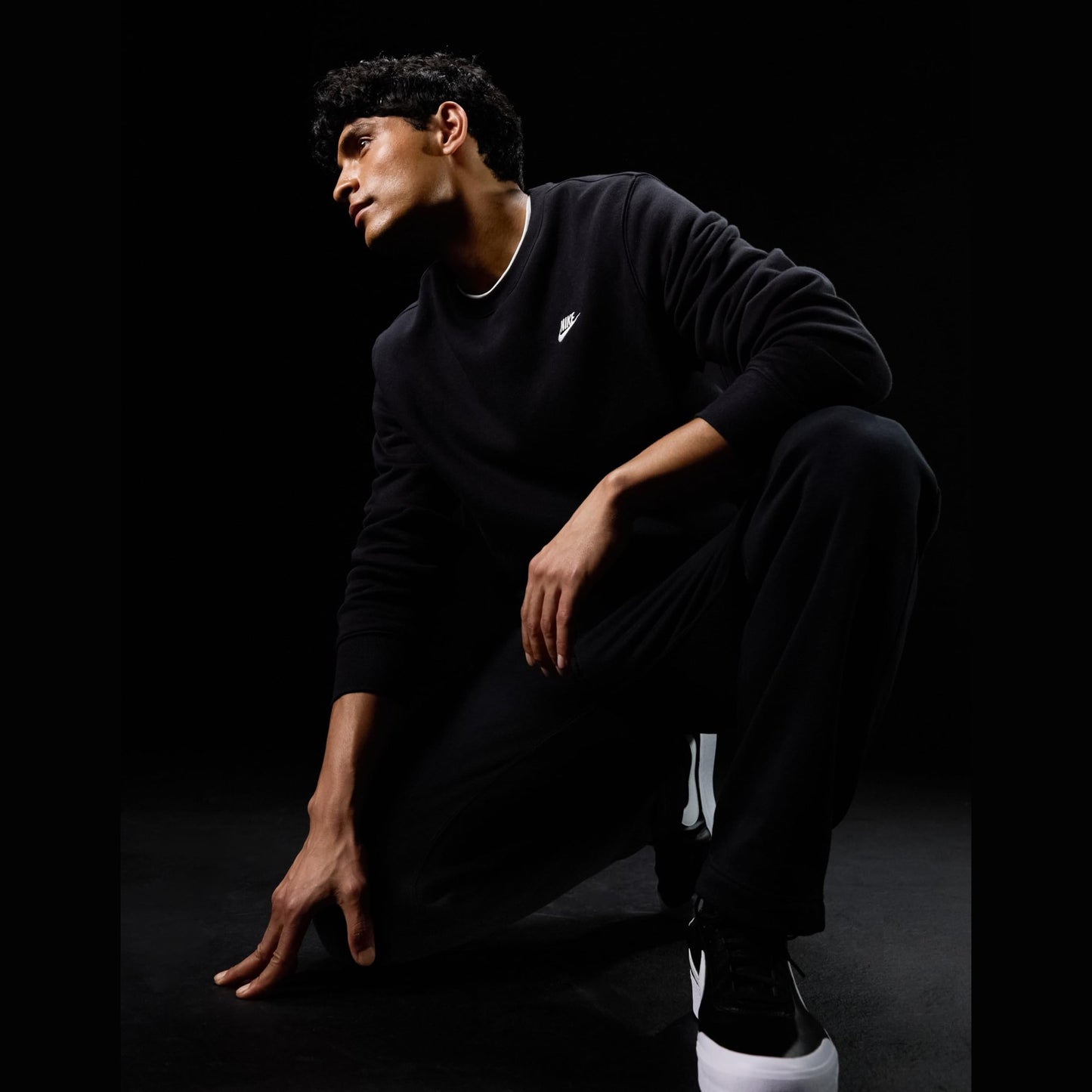 Nike Men's Club Fleece Crew Sweatshirt, Black/White, Medium - Medaid International
