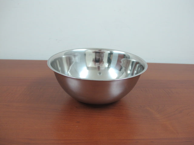 Stainless steel salad bowl 22cm