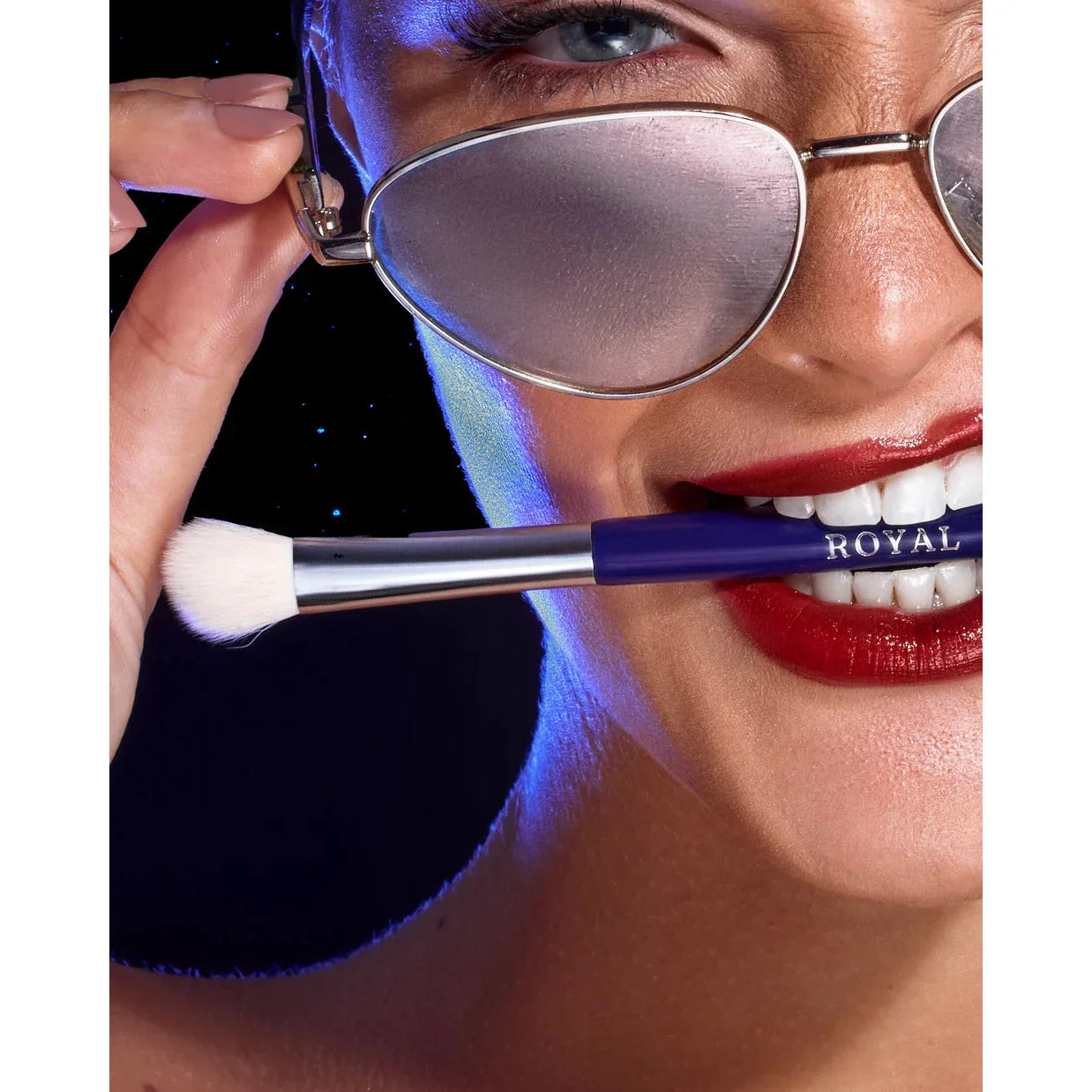 Royal Cosmetics Shade and Blend Eyeshadow Brush R305