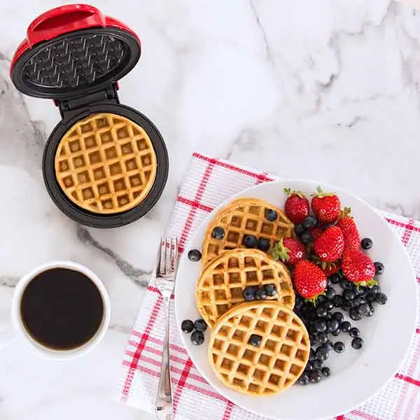 Dash MINI WAFFLE MAKER – RED