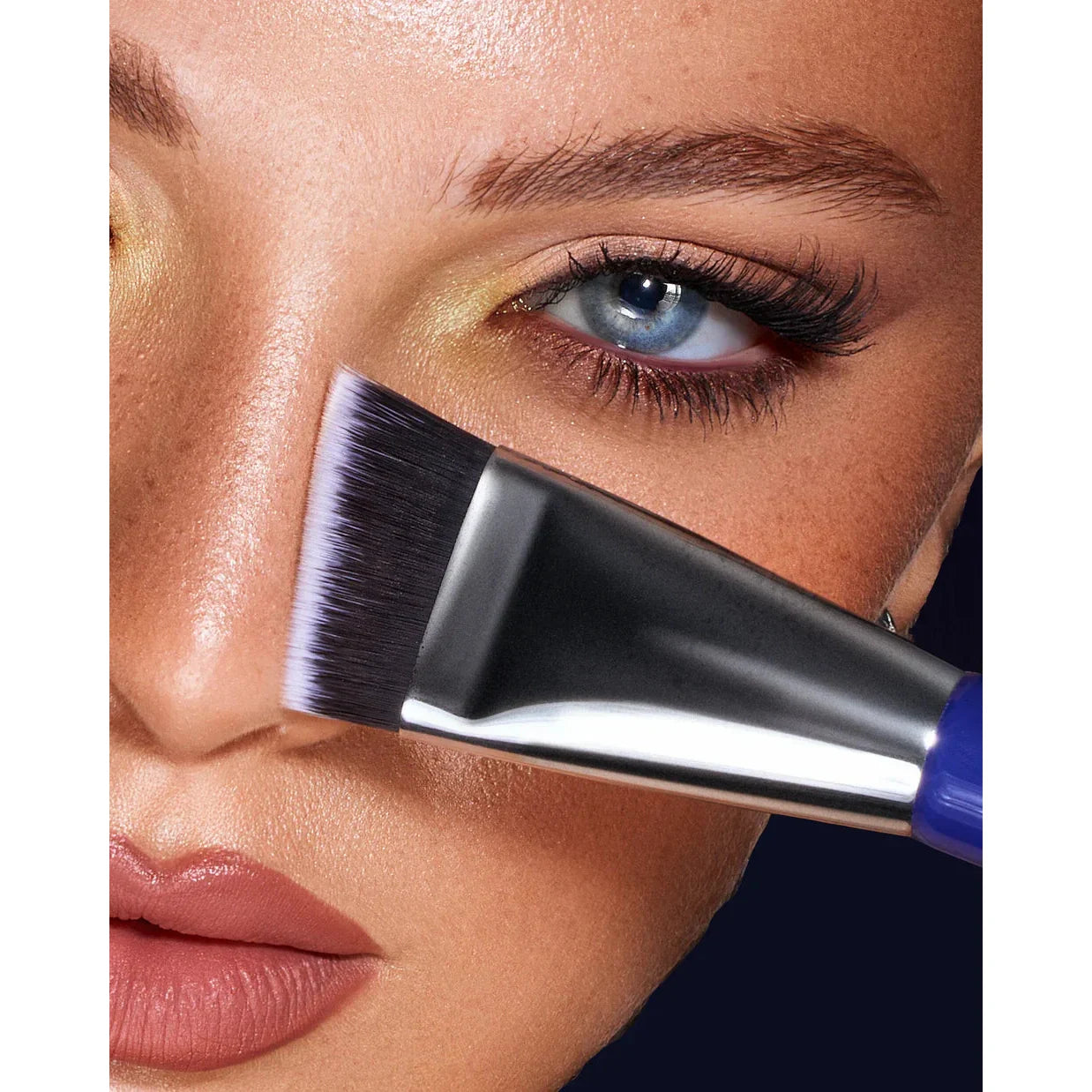 Royal Cosmetics Lift & Define R303