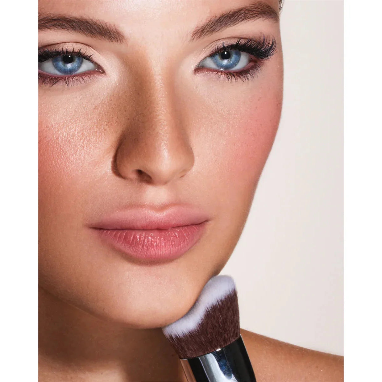 Royal Cosmetics The Sculpting Brush