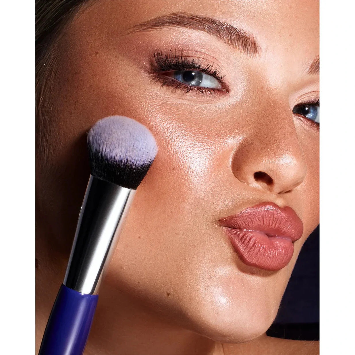 Royal Cosmetics Flawless blend medium R302