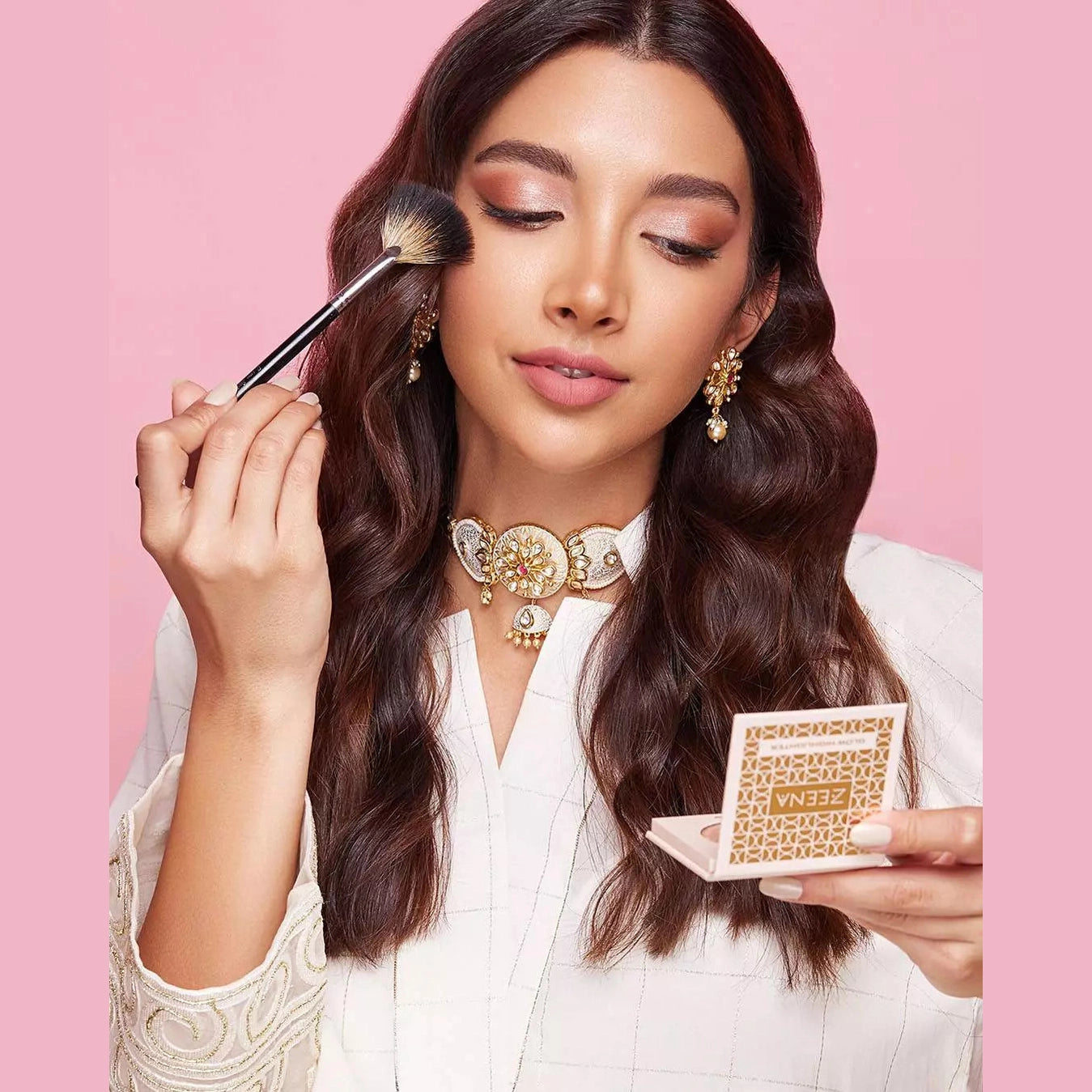 Zeena glow highlighter 10-golden glow