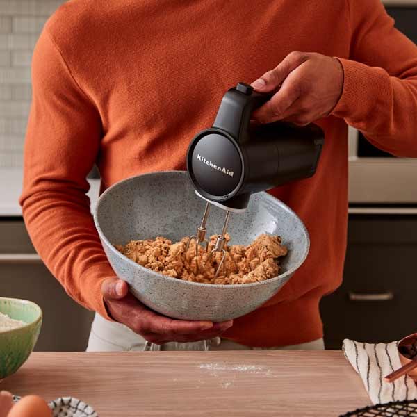 KITCHENAID GO CORDLESS HAND MIXER WITH BATTERY