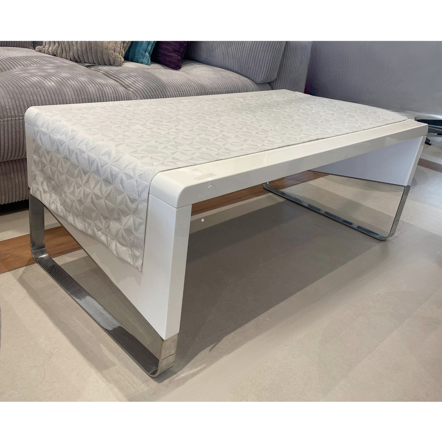 Table Runner White with Silver Dots