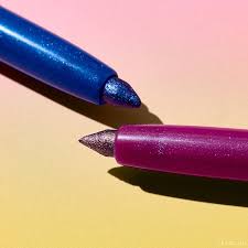 Essence Superman Duochrome Eyepencil 01
