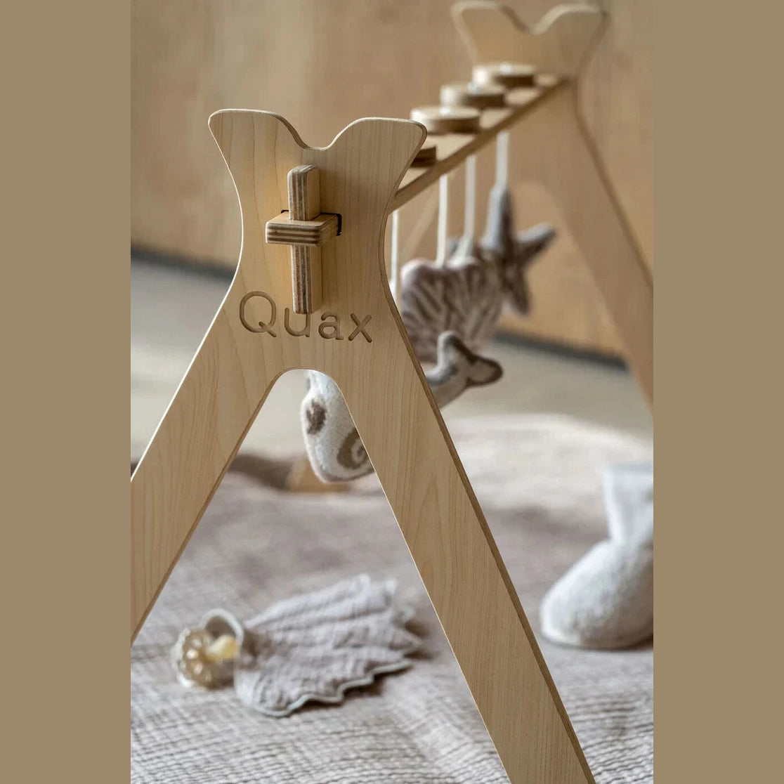 Quax - Tipi Activity Arch With 5 Knitted Toy - Umi Playmat