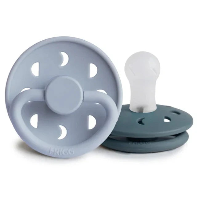 FRIGG Moon Phase Latex Pacifier 0-6M 2-Pack Powder Blue/Slate