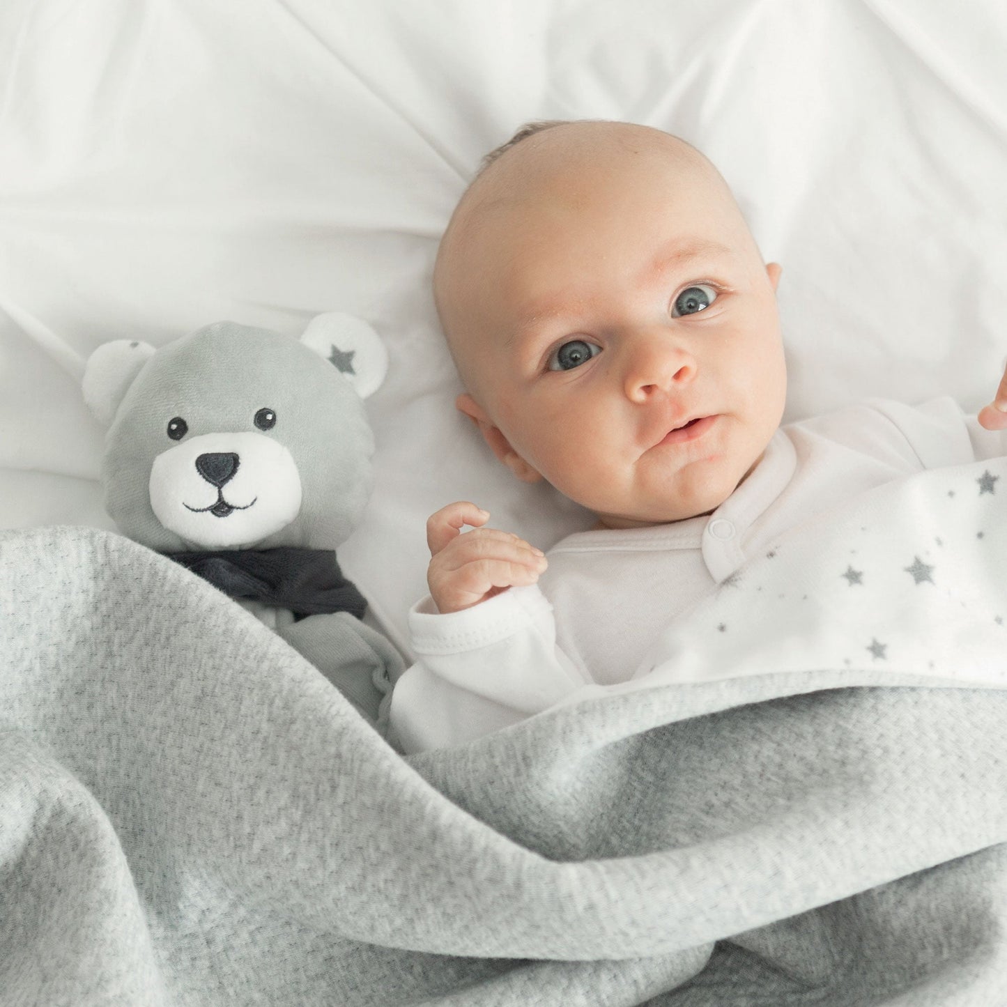 Trois Kilos Sept Baby Blanket – White & Grey (75 x 100 cm)