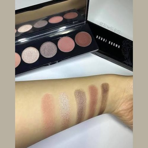 Bobbi Brown
Rosey Nudes Eyeshadow Palette