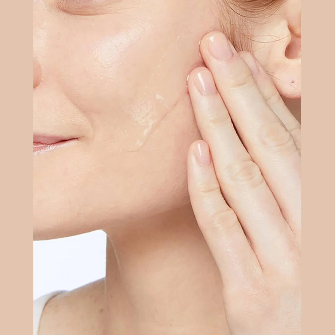 Cerave SMOOTHING CLEANSER FOR DRY ,ROUGH,BUMPY SKIN 236ML