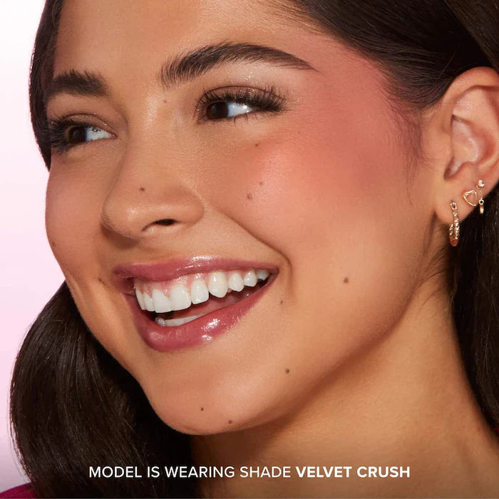 Too Faced
Cloud Crush Blurring Powder Blush. Color: Velvet Crush - nude pink