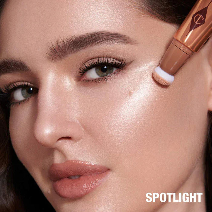 Charlotte Tilbury
Beauty Highlighter Wand. Color: Spotlight - rose gold with silver light
