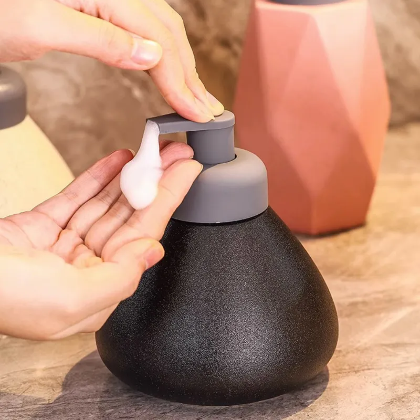 CERAMIC SOAP DISPENSER WITH PLASTIC LID
