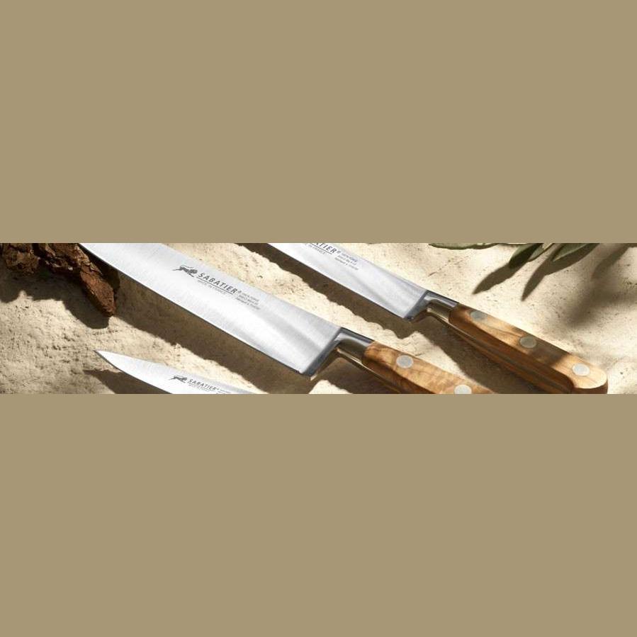BREAD KNIFE 9 IN – OLIVE WOOD HANDLE BY SABATIER