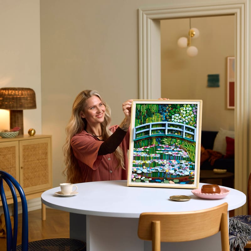 LEGO Art Claude Monet Bridge over Water Lilies (31220)