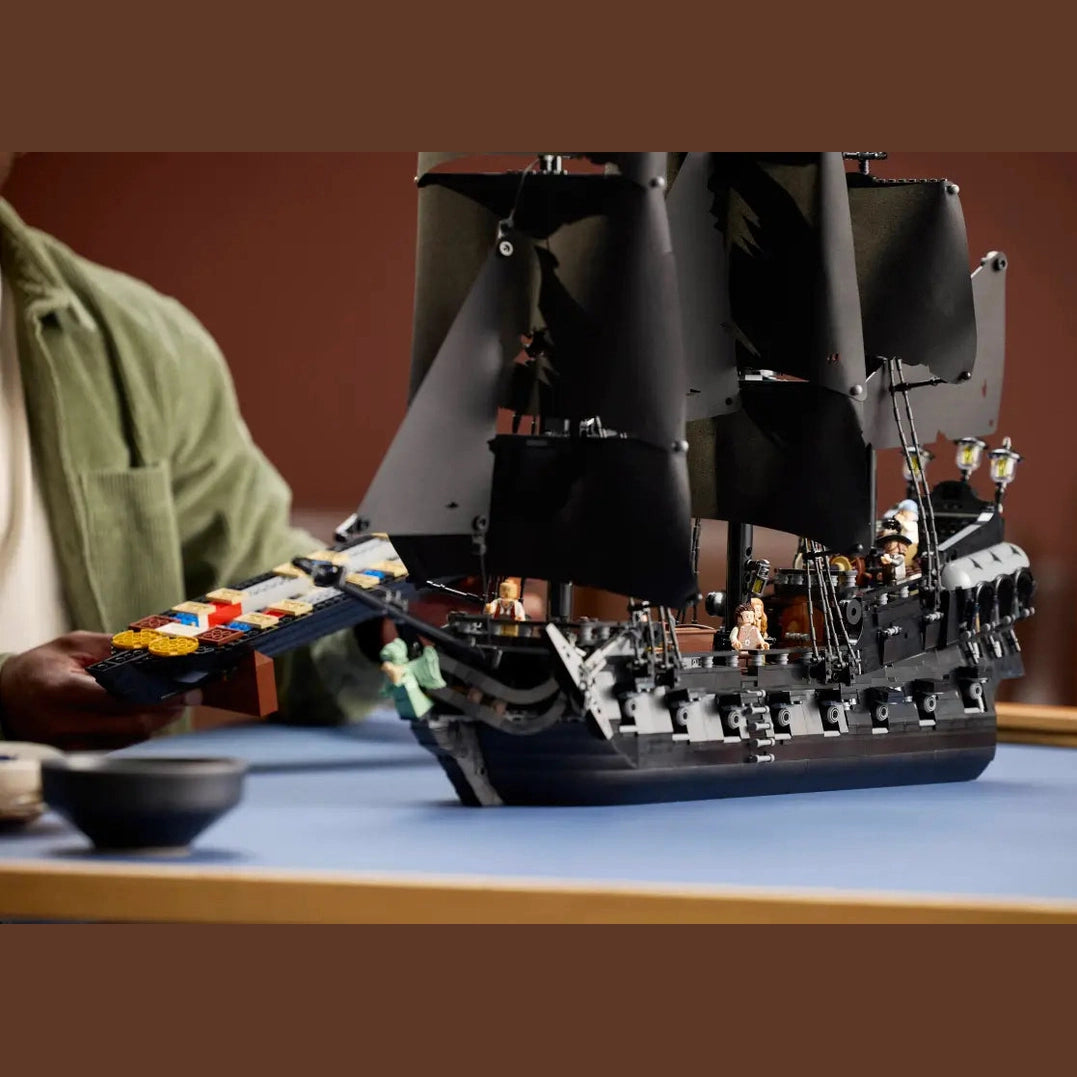 Lego Captain Jack Sparrow's Pirate Ship (10365)