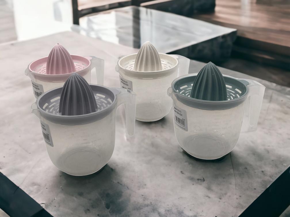 Armada Lemon Squeezer with Measuring Cup 850 ml