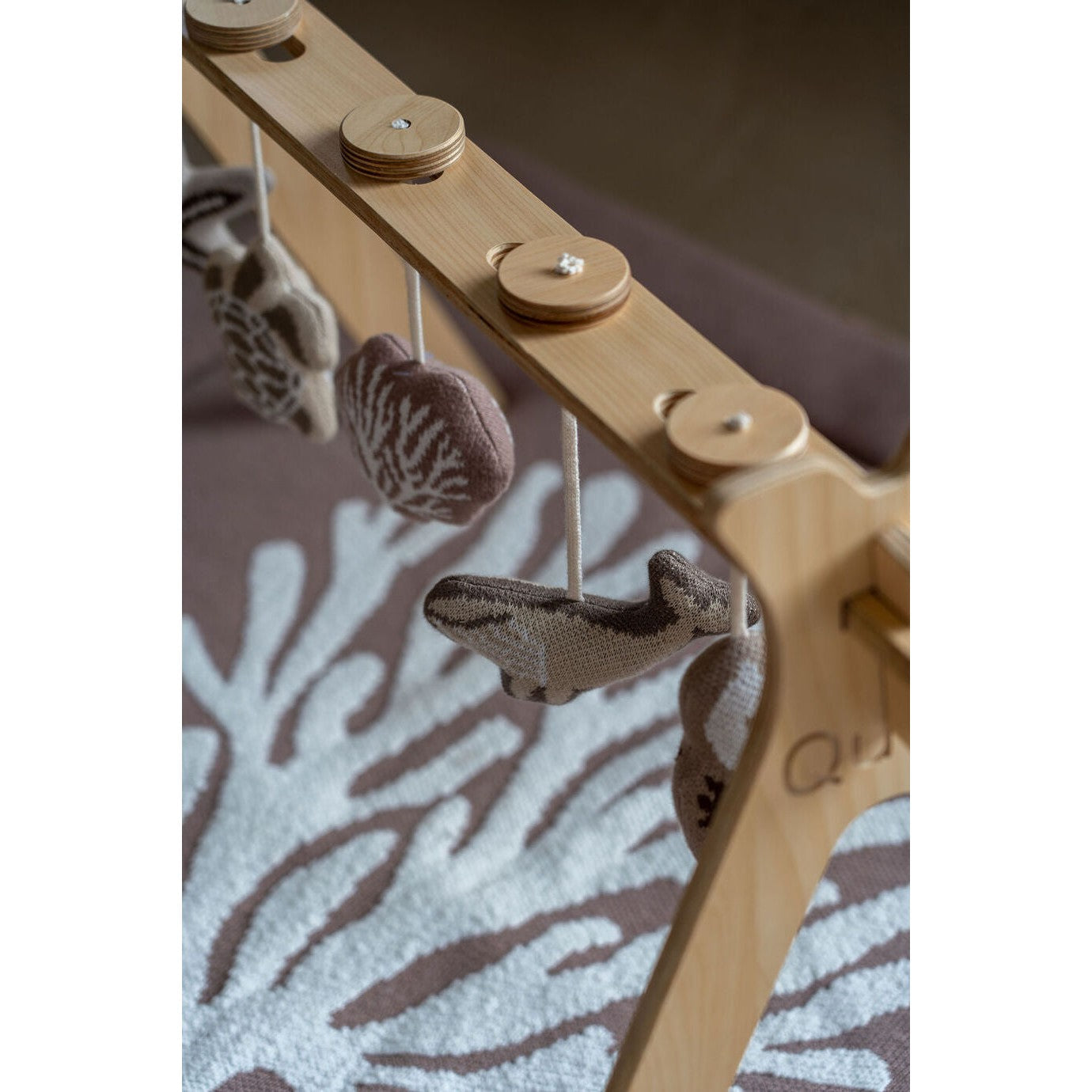 Quax Tipi Activity Arch With 5 Knitted Toy Umi Playmat