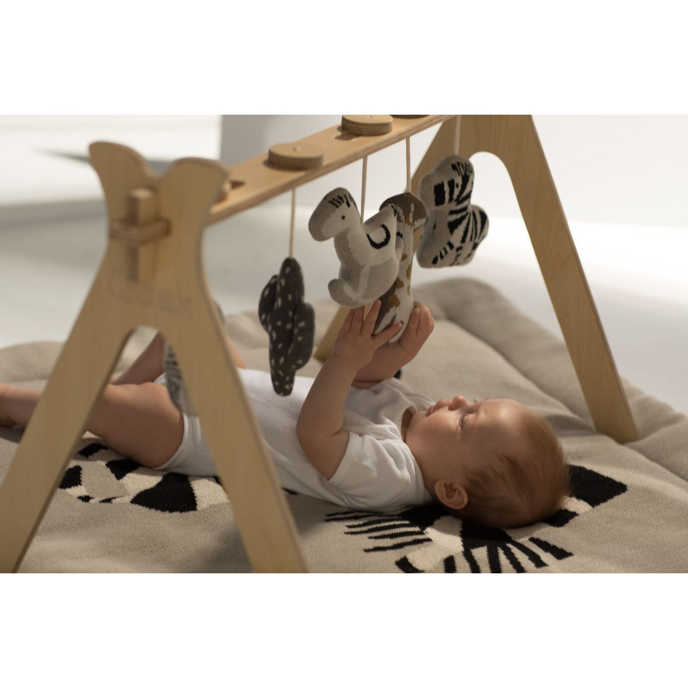 Quax Tipi Activity Arch Jungle Playmat With Knitted Toys