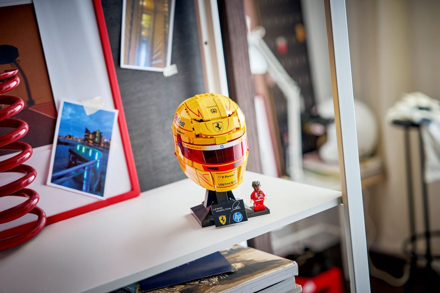 LEGO Scuderia Ferrari HP Lewis Hamilton Helmet (43022)