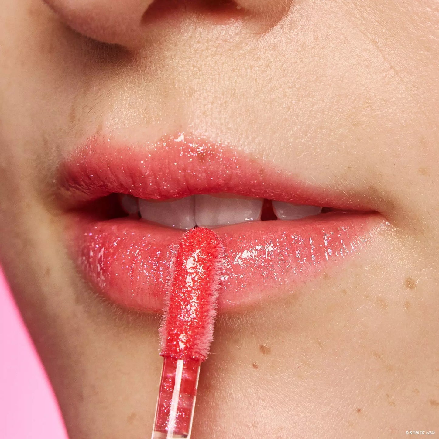 Essence Harley Quinn multi-reflective lipgloss
