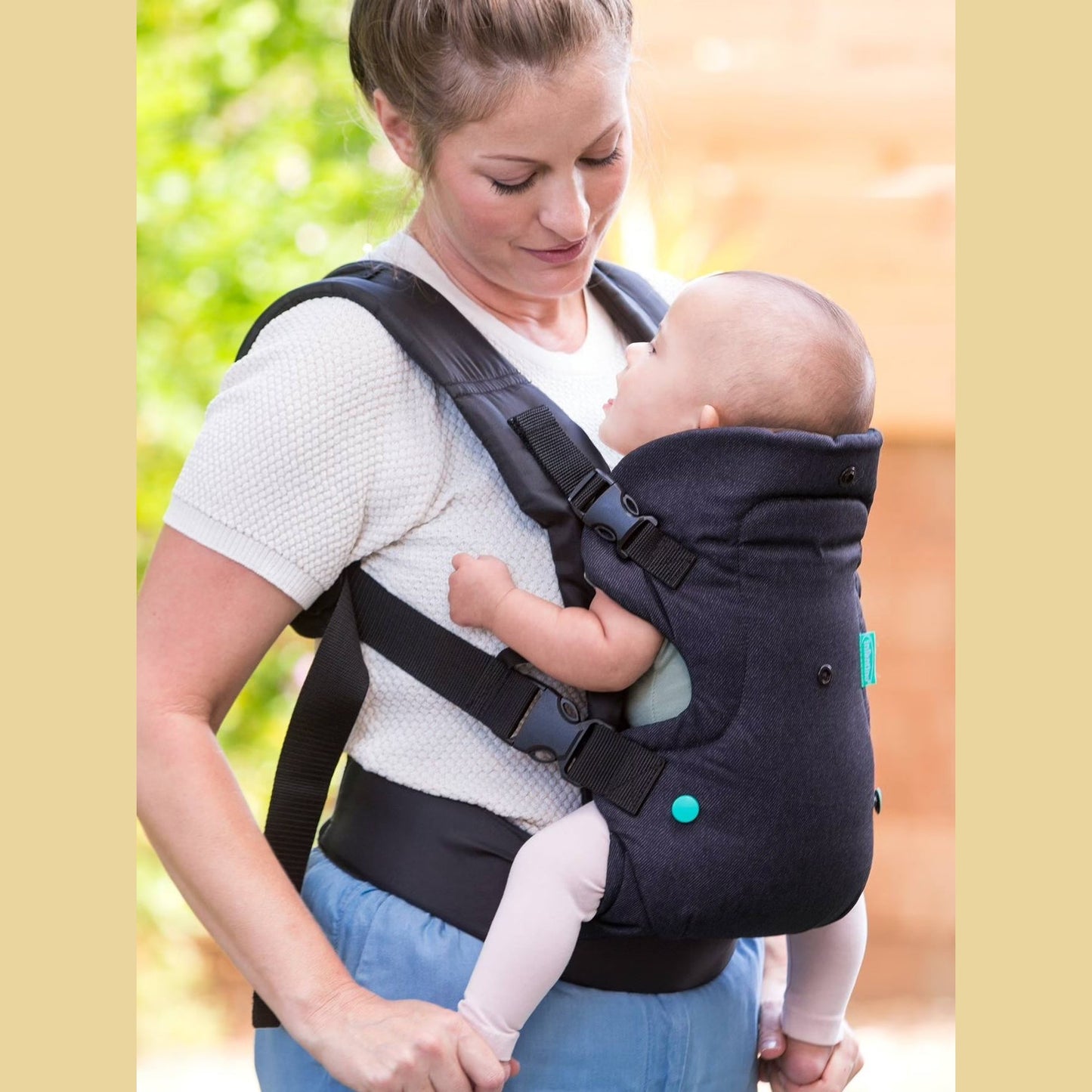 Infantino Flip™
4-in-1 Convertible Carrier