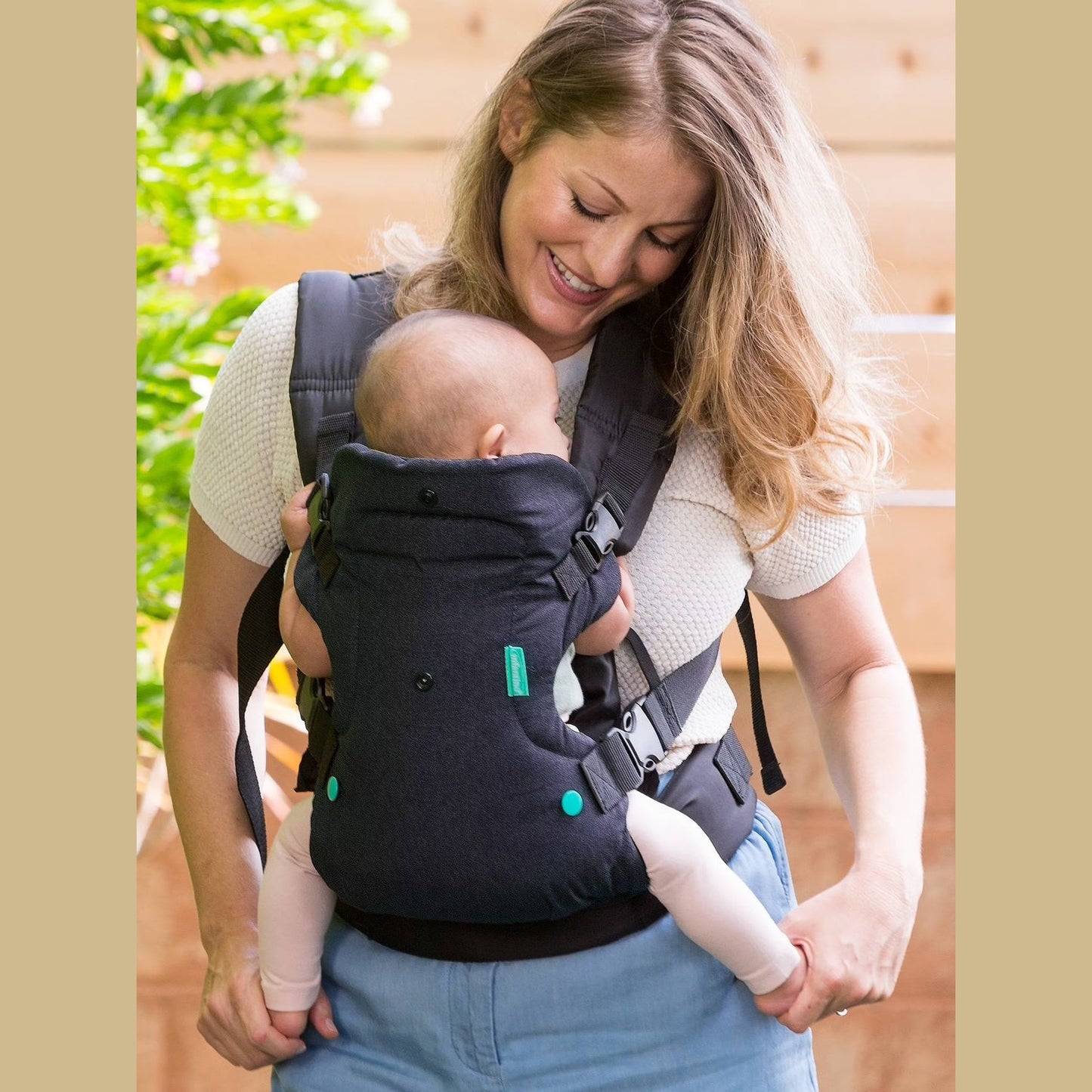 Infantino Flip™
4-in-1 Convertible Carrier