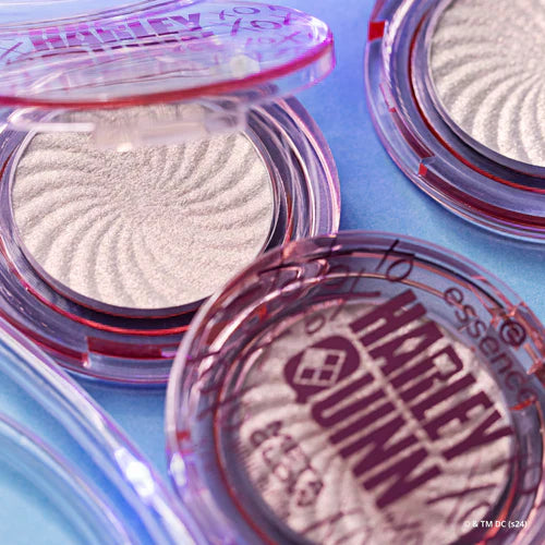 Essence Harley Quinn Meta Glow Highlighter 01