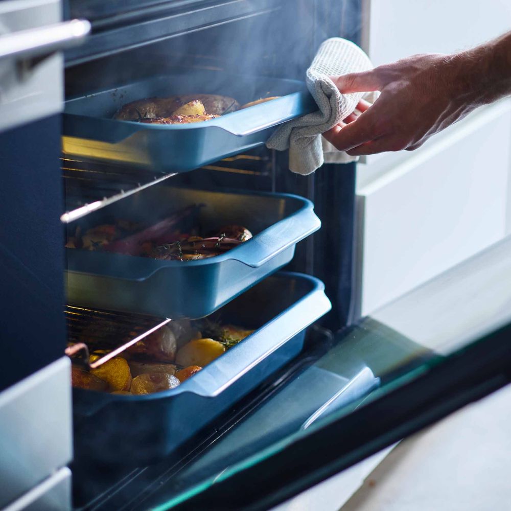 Nest‚Ñ¢ Oven Non-stick 3-piece Blue Roasting Tray Set - Medaid International