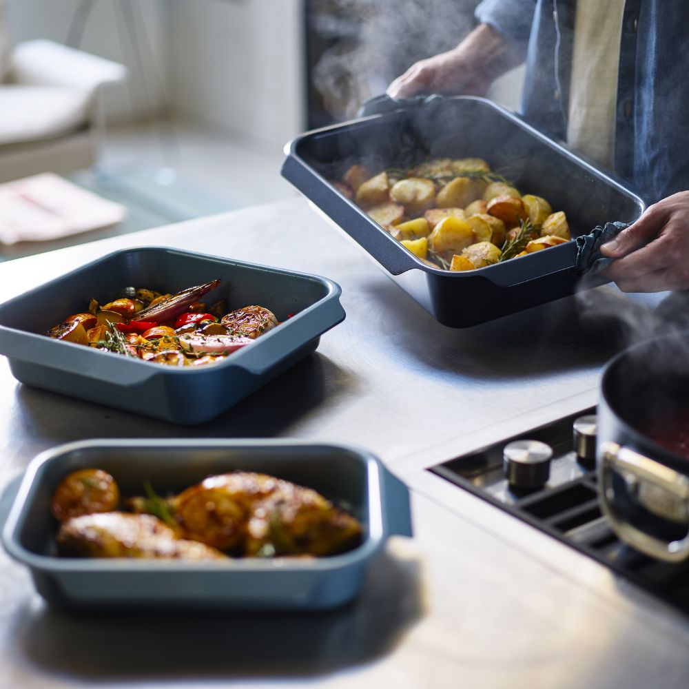 Nest‚Ñ¢ Oven Non-stick 3-piece Blue Roasting Tray Set - Medaid International