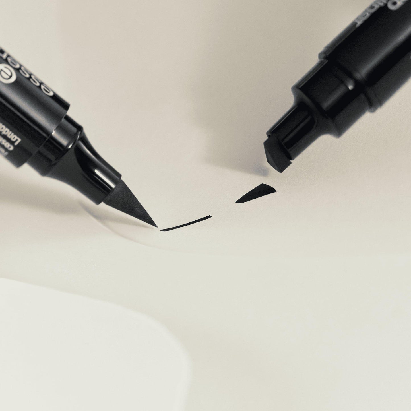 Essence Quick Wing Stamp Eyeliner 01 black