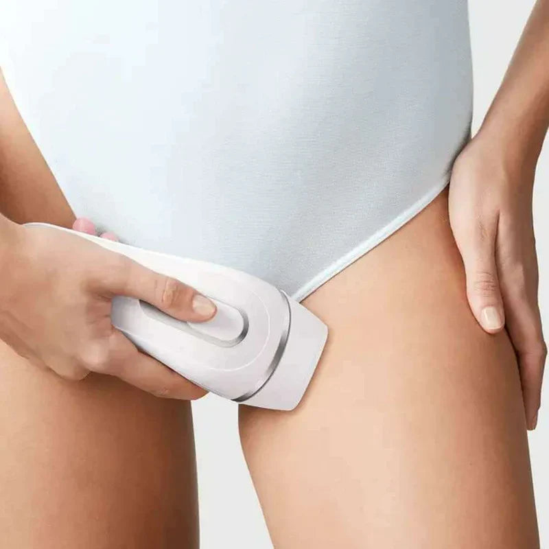 BraunSilk-expert Pro 3 PL3233 IPL with 4 extras: wide head, precision head, Venus razor, zip pouch