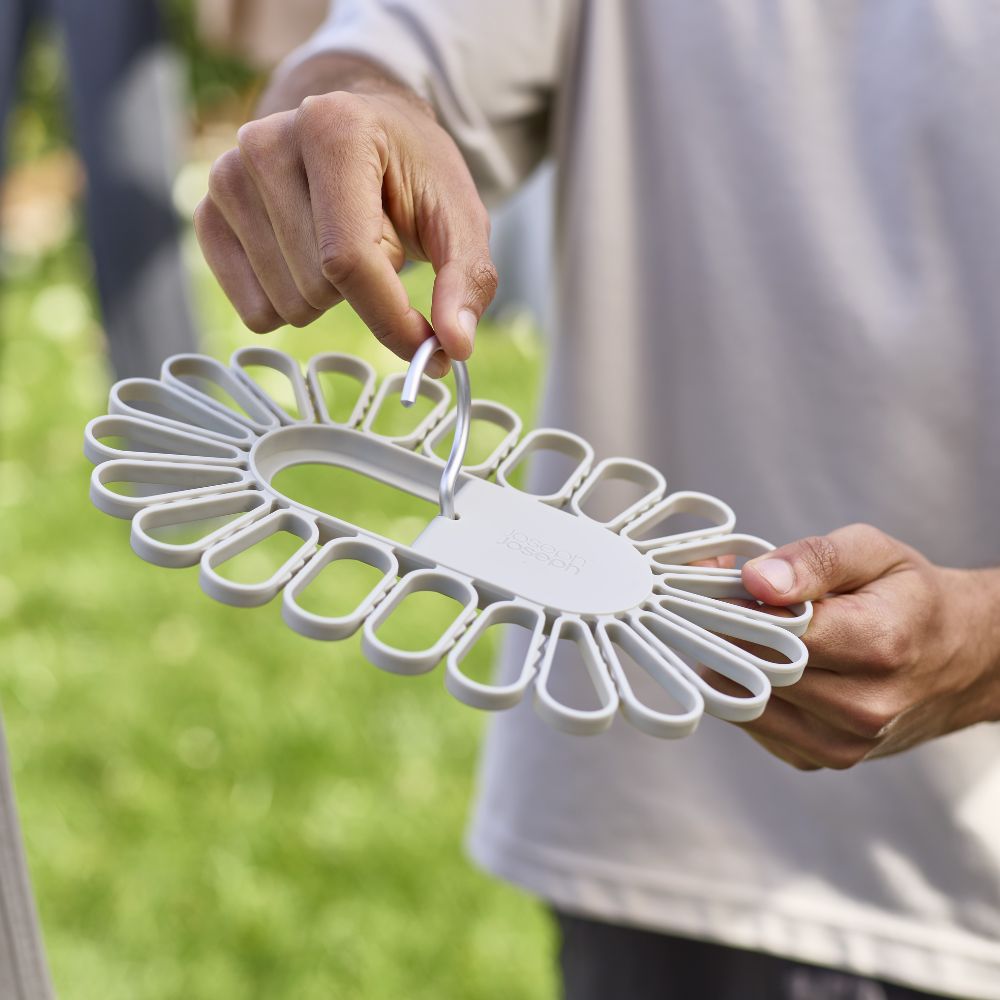 Petal‚Ñ¢ 22-piece Quick-grip Ecru Drying Hanger - Medaid International