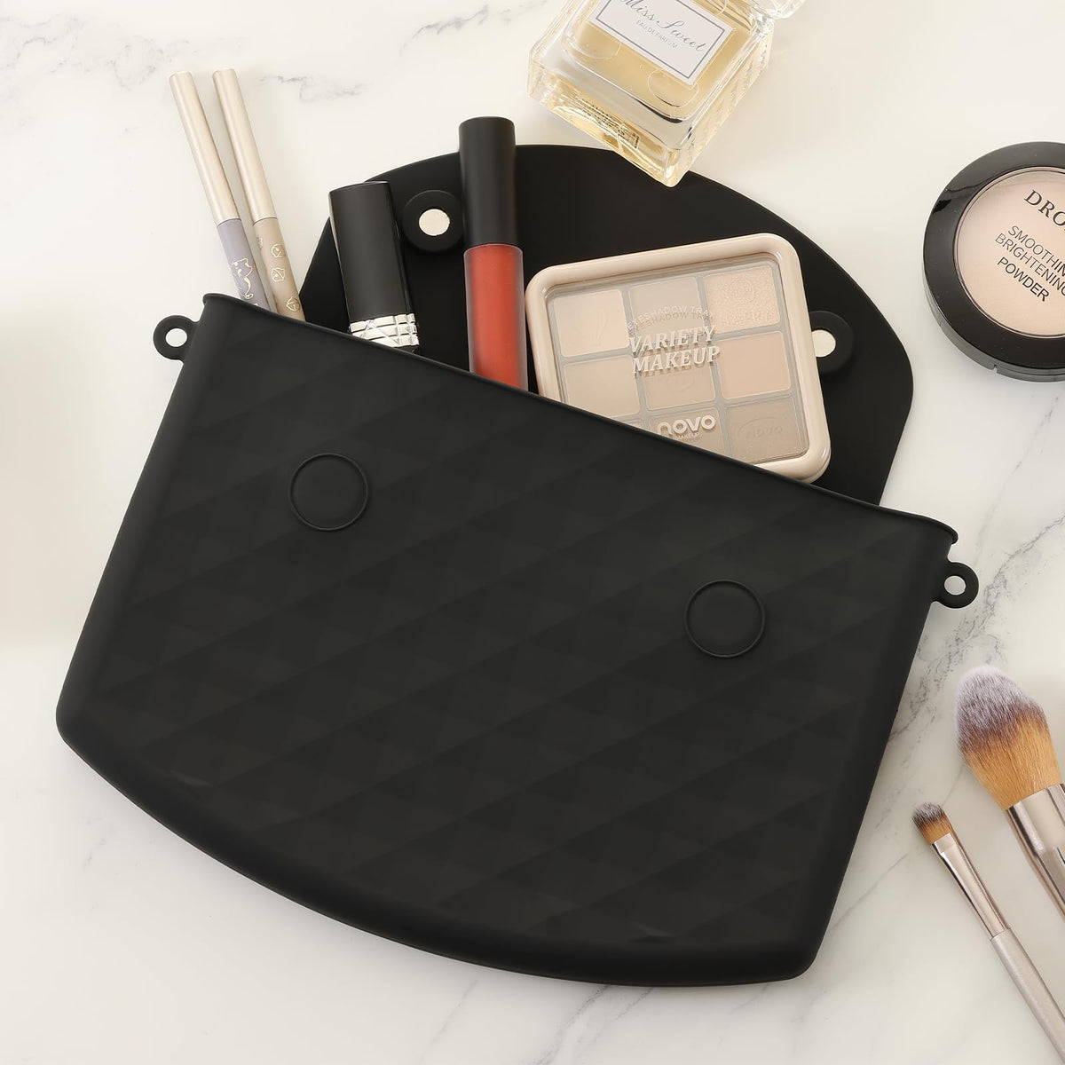 KASTWAVE Eco-Friendly Silicone Makeup Bag, Travel Toiletry Organizer for Women, Dirt-Resistant Cosmetic Case, Essential Travel Accessories for Business and Leisure