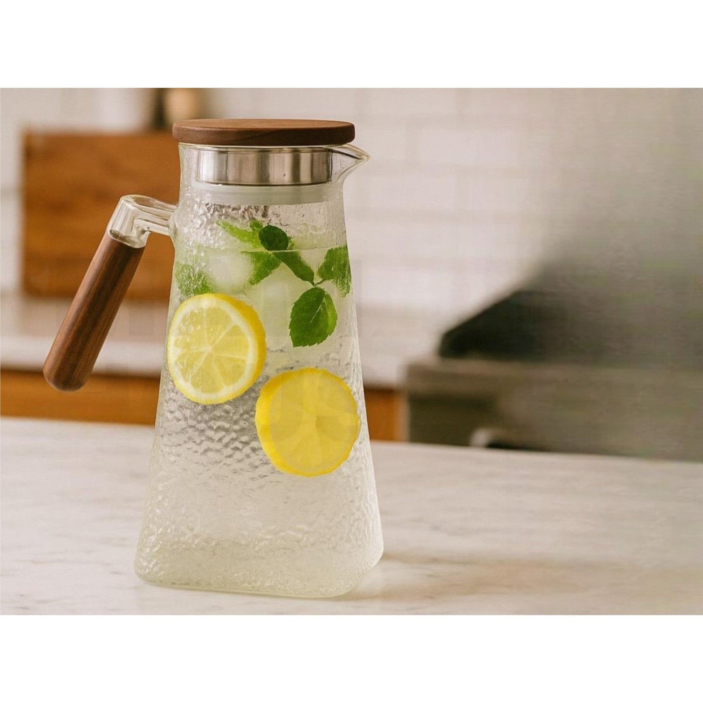 High Quality 2L Glass Pitcher w Wood Handle and Cover