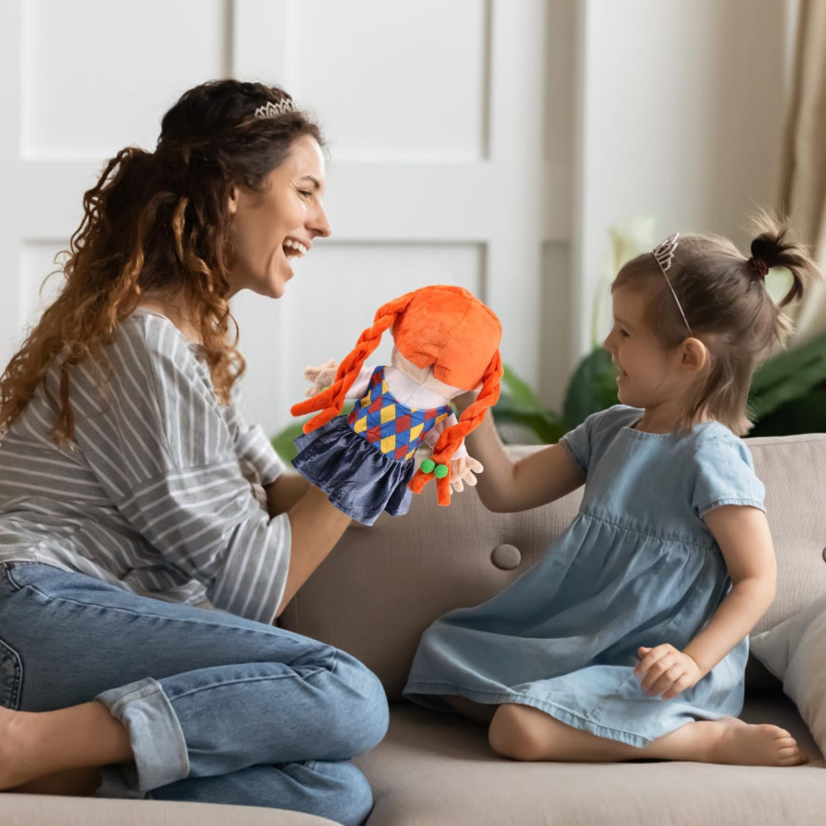 KASTWAVE Jeffy Hand Puppets for Kid, Jeffy's Classmates JR Hand Puppet Toys to Role Play Cute Cartoon Puppets for Adults Kids Interactive Performance Storytelling (Girl)