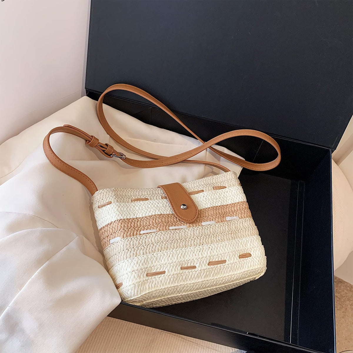 TERRIFI Straw Crossbody Bags for Women, Summer Straw Purse and Handbags, Hand-woven PomPom Straw Crossbody Bag Summer Beach Envelope Purse Wallet