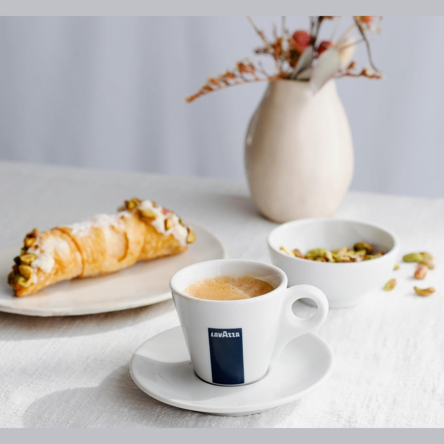 Lavazza Crema e Gusto Whole Bean Coffee, Medium Roast, Arabica and Robusta Blend, 2.2 lb Bag (pack of 1)