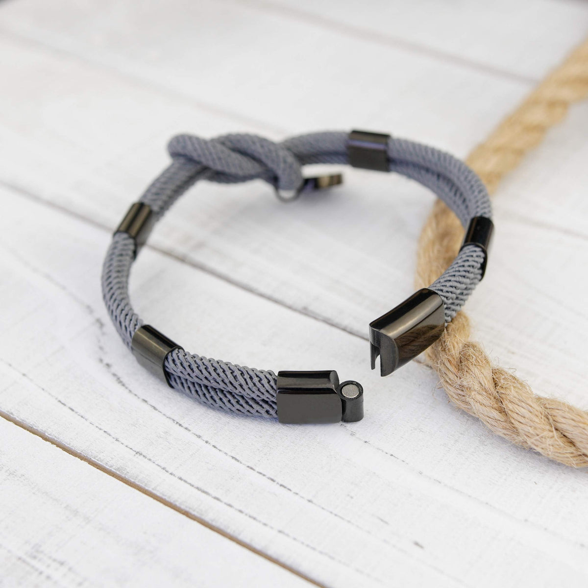 TERRIFI Paracord Braided Rope Bracelet For Men Women, Lightweight Nautical Unisex Cuff Bracelet, Sturdy Surfer Bracelets, With Stainless Steel Magnetic Clasp, Bracelet for Men and Women, black