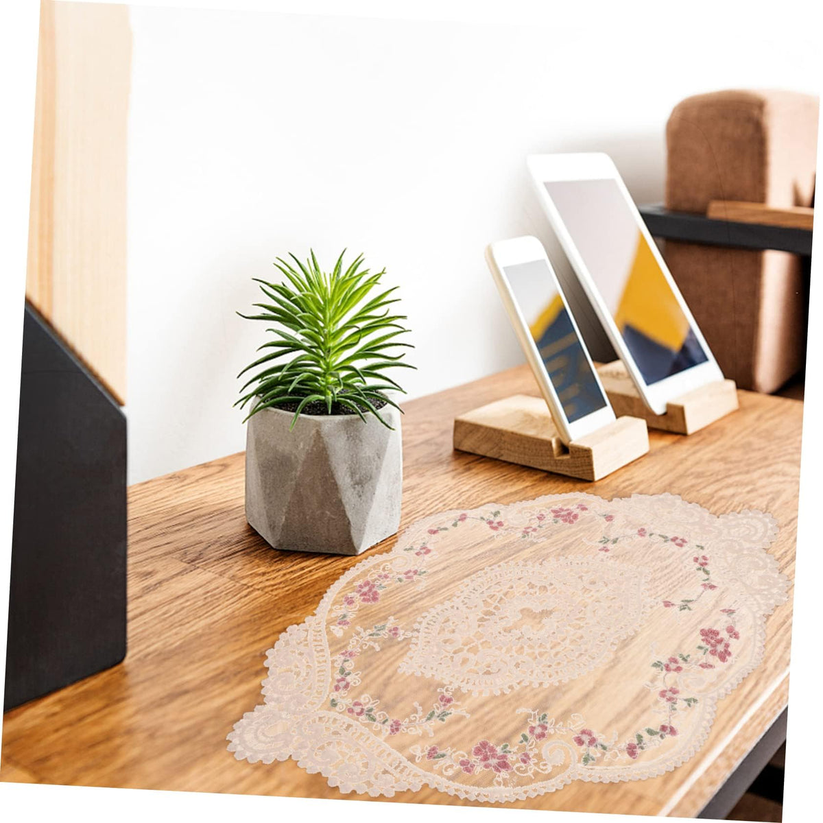 TERRIFI 2 PCS Retro Lace Placemats, Floral Decor Circle Table Mats, Handmade Embroidered Washable Cutwork