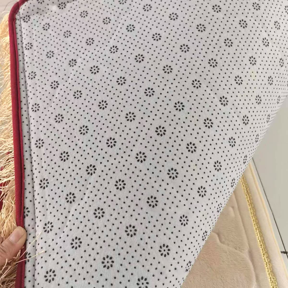 Muslim Prayer Mat, Thick Soft Velvet Muslim Rug, Portable Muslim Prayer Rug, Turkish Prayer Carpet,Janamaz Sajada Carpet for Men and Women Plain Solid Prayer Mat Ramadan Eid Gift. (Beige) - Medaid International