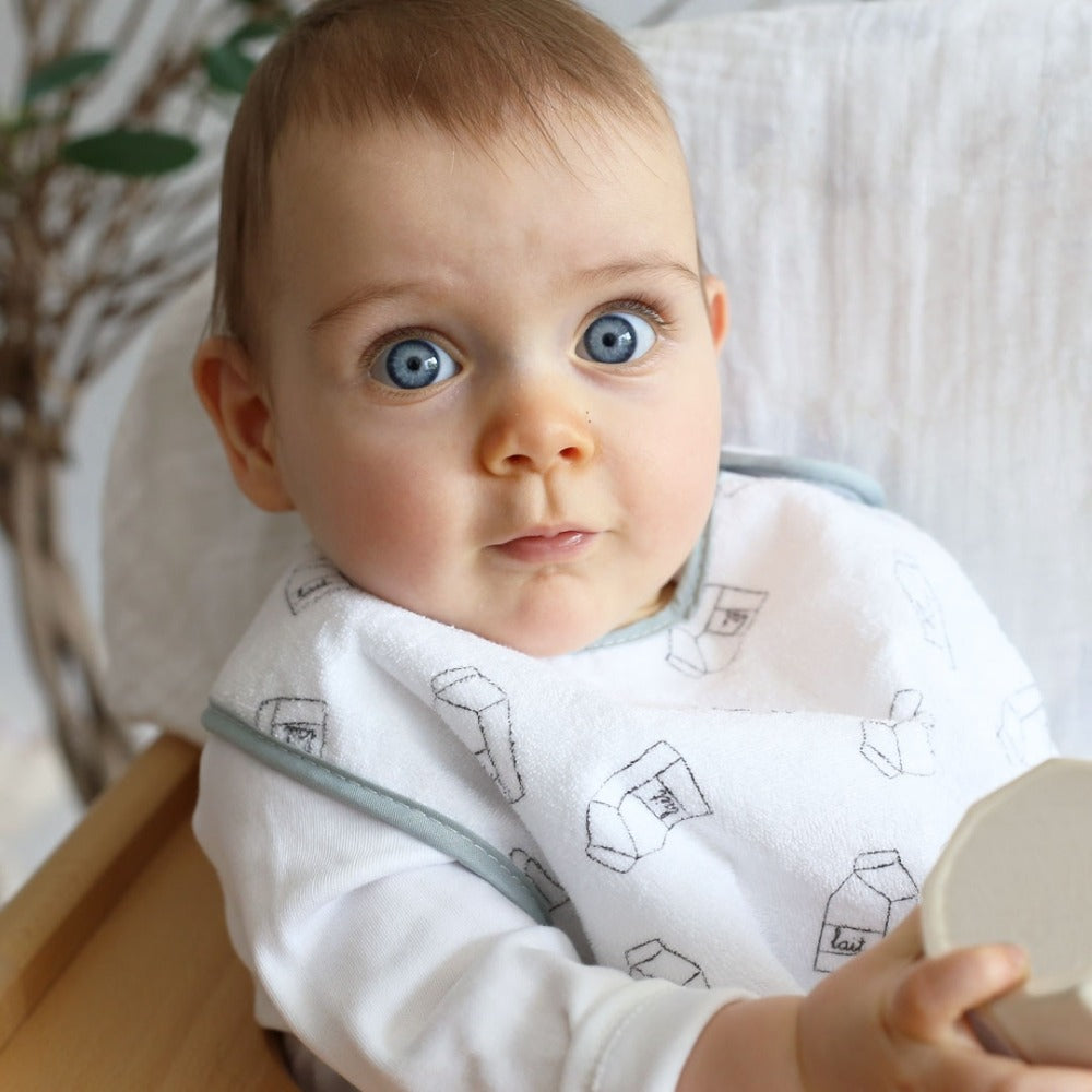 Trois Kilos Sept: 5-Pack Newborn Bibs – White & Grey (24 x 38 cm)