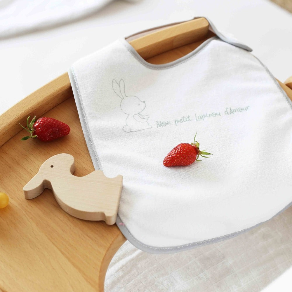 Trois Kilos Sept: 5-Pack Newborn Bibs – White & Grey (24 x 38 cm)