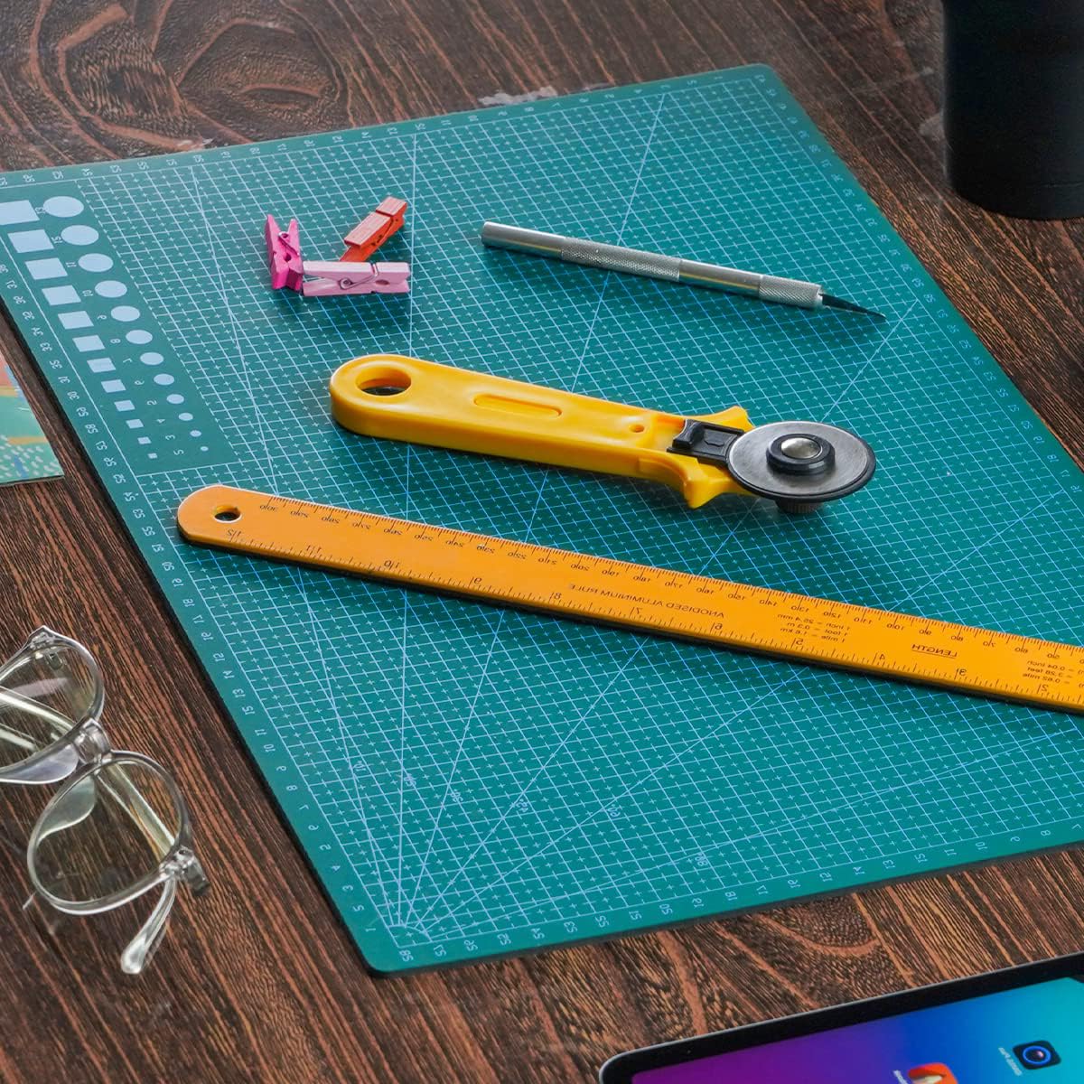 TERRIFI Cutting Mat Craft Mat, Self-Healing Craft Cutting Mat, Accurate Guide Grid Lines Design for Cutting Fabric, for Arts and Crafts, Sewing, Quilting and Scrapbooking Projects